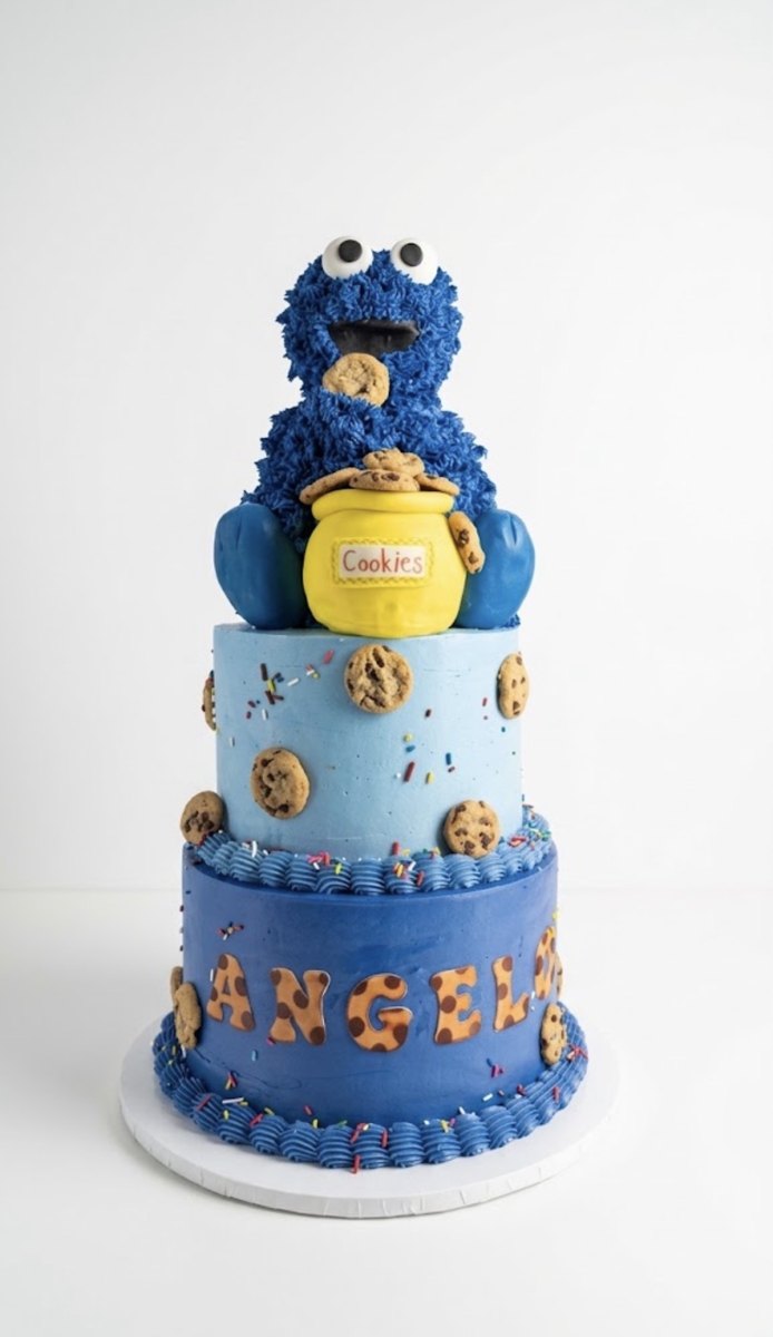 Cookie-filled celebrations cake by Cakemipretty